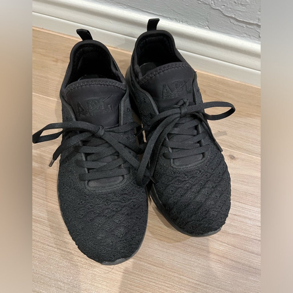 APL black sneaker women’s size 37